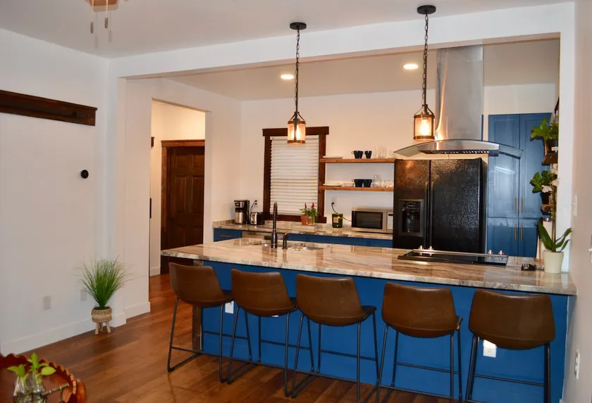 La Casita: A Cozy Retreat Near Wake Forest University\" - Image 1