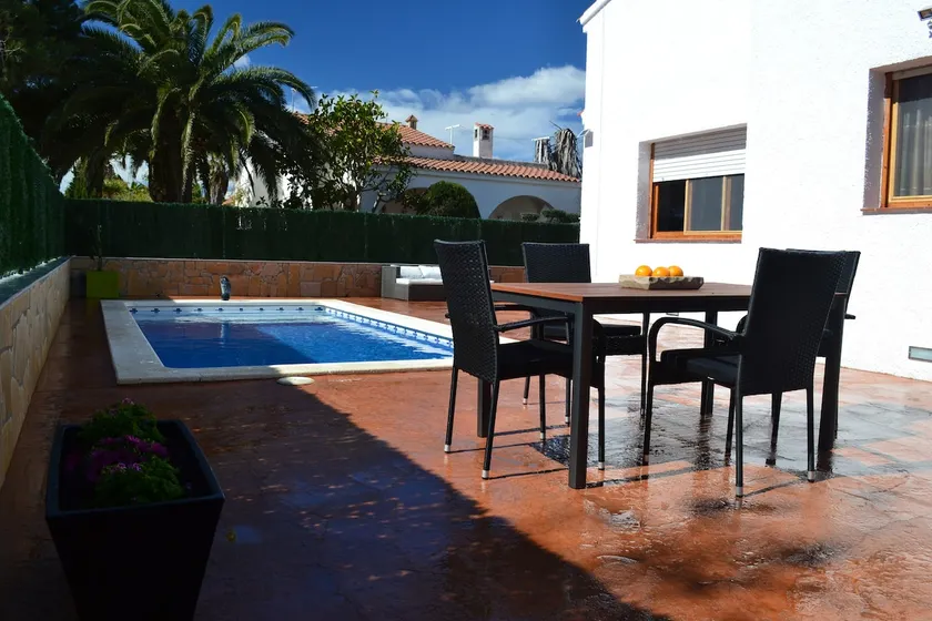 Beautiful villa in the heart of the Delta, next to the beach, ideal to enjoy. - Image 1