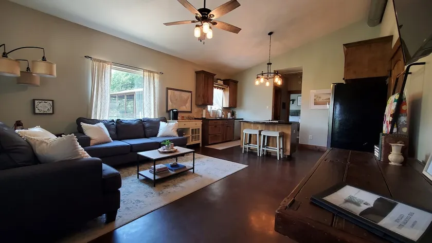 Country Bliss Cottage - Image 1