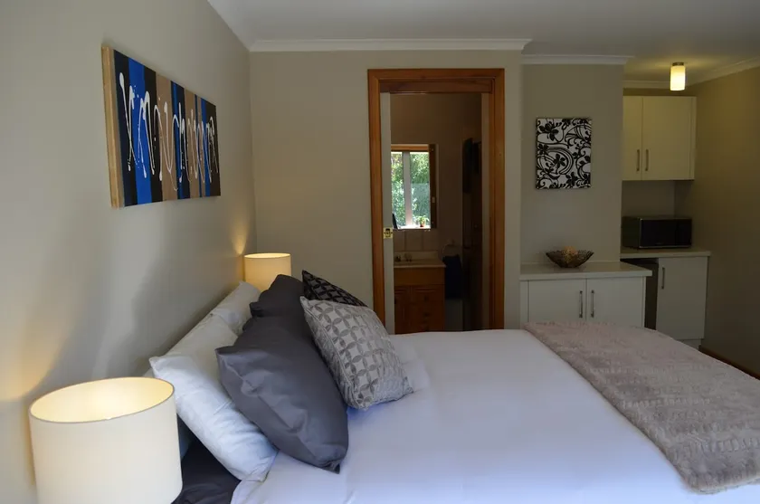 Best of Both Worlds Studio Apartment - Image 1