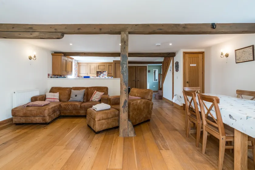 The Coach House - Farmhouse with Private Reservoir & Lake - Sleeps 4 - Image 1