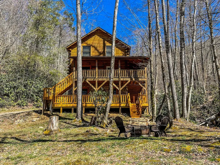 Mountain Serenity @4200ft/Creek, Deck & Starlink! - Image 1