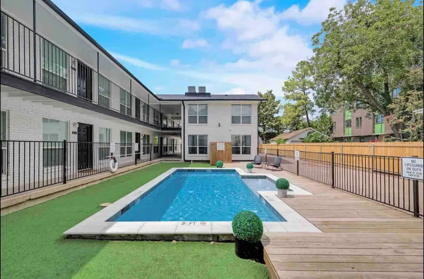 City Vibe Flat | Mini Golf & Arboretum Included - Image 1