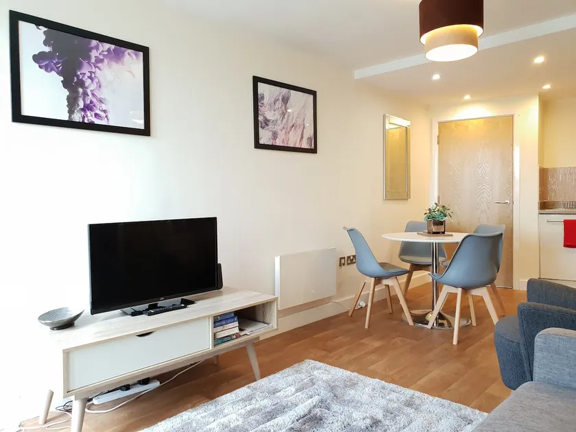 NEW 1BD Leicester City Centre Flat Stunning Views - Image 1