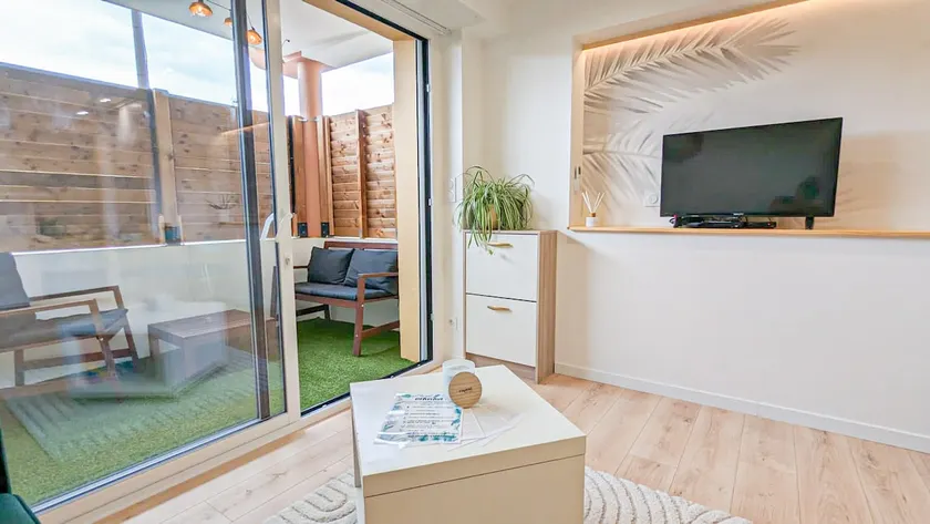 L'Escapade - Air-conditioned two-room apartment - Private parking - Terrace - Image 1