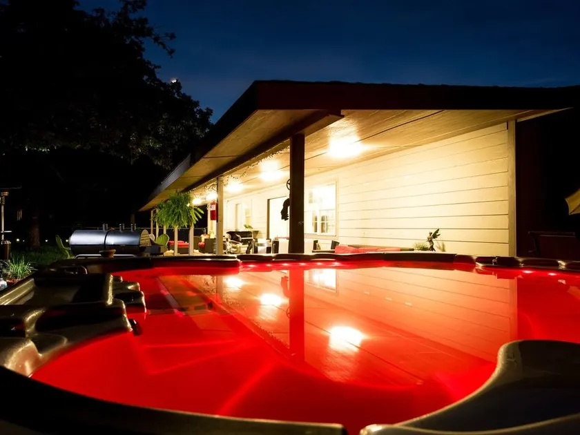 7 bed, 5 bath, 5 acres, Pool, Hot Tub, Gameroom - Image 1