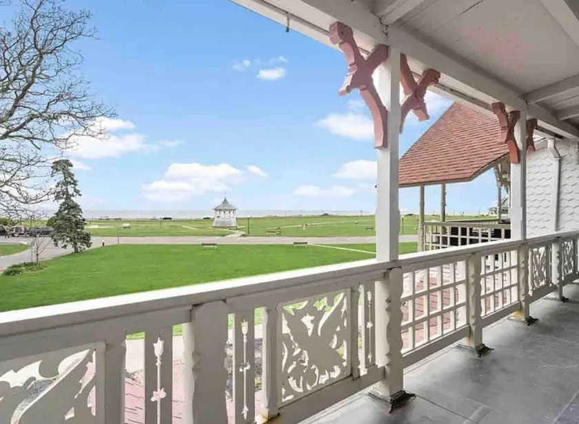 Ocean View Gem, Walk to it All, No Car Needed! - Image 1