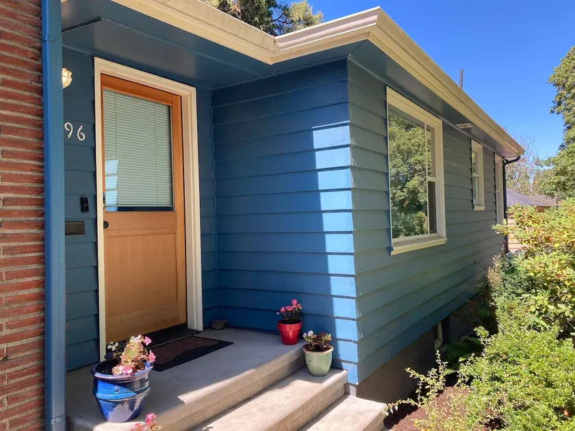 4-Bed Retreat: House + Studio Steps to UO - Image 1