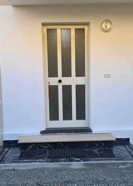 Lovely apartment, parking on the property - Image 1