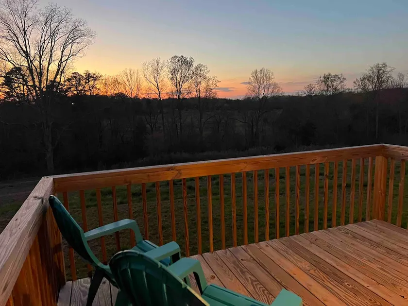Country Cabin Retreat- 2/1 log cabin w/deck - Image 1