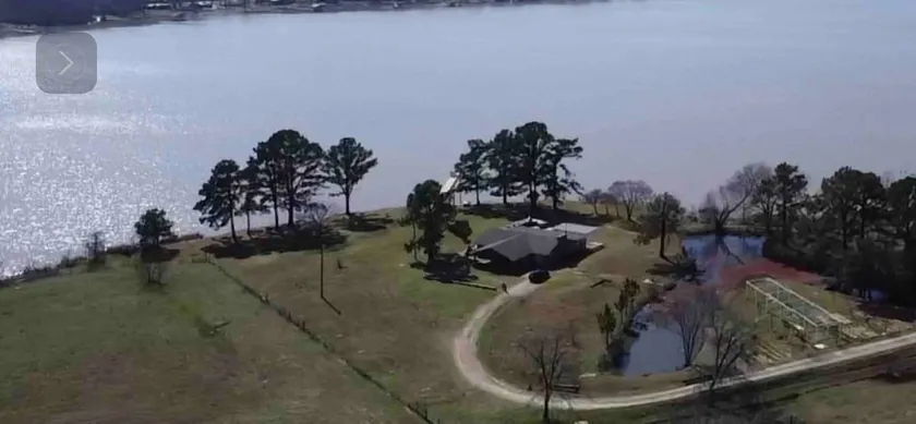 Huge lake front yard, privacy romantic, remodeled - Image 1