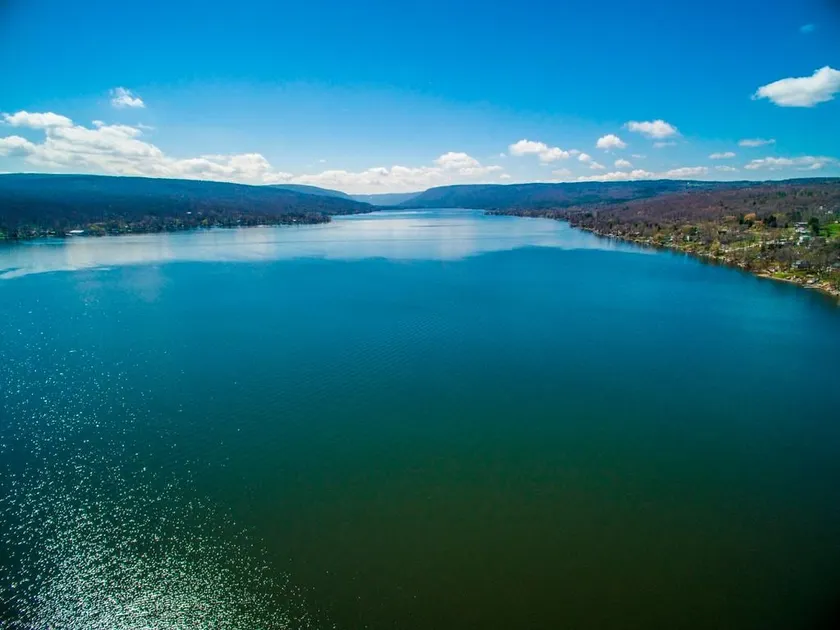 Paradise on the Lake - Image 1