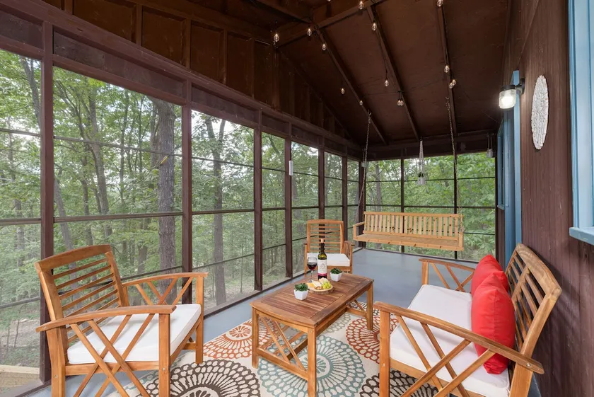 Cozy Romantic Cabin with Fire Pit Near Shenandoah NP - Image 1