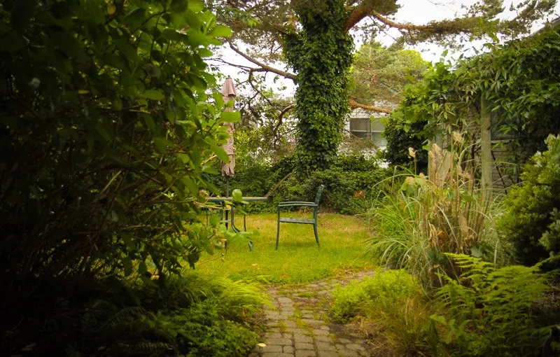 Theo & Maria's Red House - Image 1