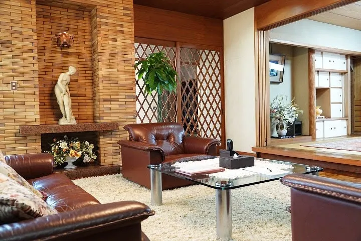 [1 group only] 5 minutes walk to the center of the bustling street/and modern 177㎡ spacious space/up to 12 people/free parking available - Image 1