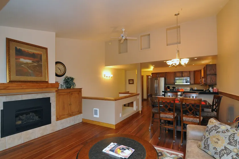 Relaxing and Refreshing Hailey Townhouse - Image 1