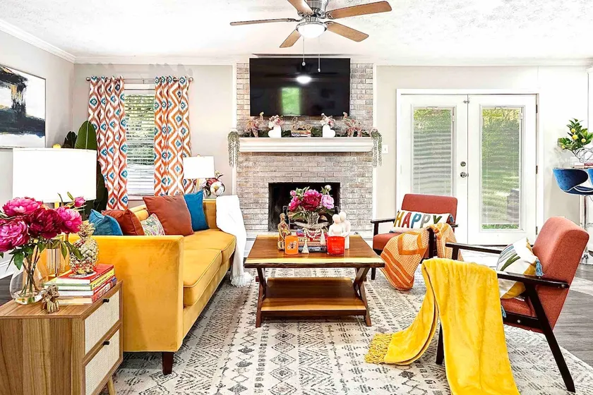 Vibrant & Cozy Home-Sleeps 12-King Bed-Fenced Yard - Image 1