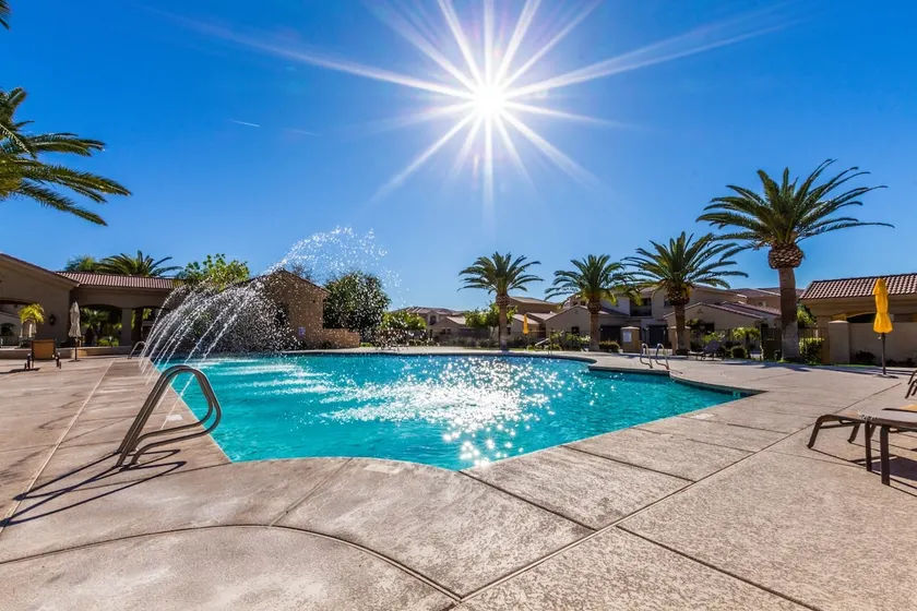 Country Club 1128, heated pool, 1000 feet from Golfland Sunsplash Amusement Park - Image 1
