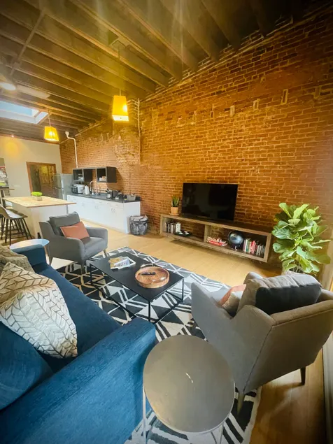Franklin's Urban Retreat in the heart of downtown - Image 1