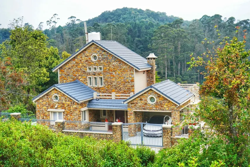 Scenic 4-Bedroom Modern Villa in Kodaikanal - Image 1