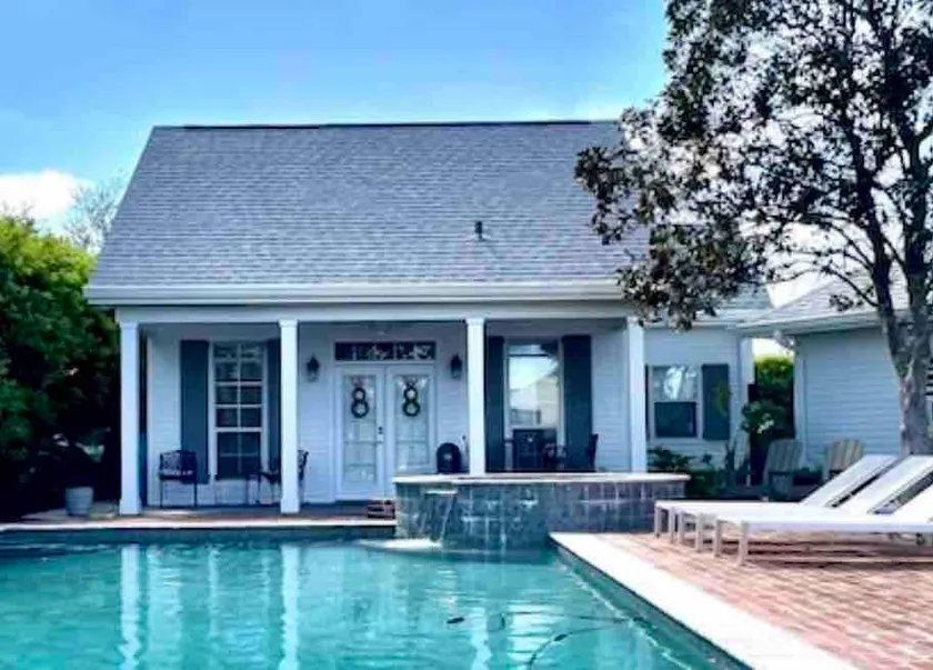 Cottage Studio Poolhouse in the HEART of HOUMA - Image 1