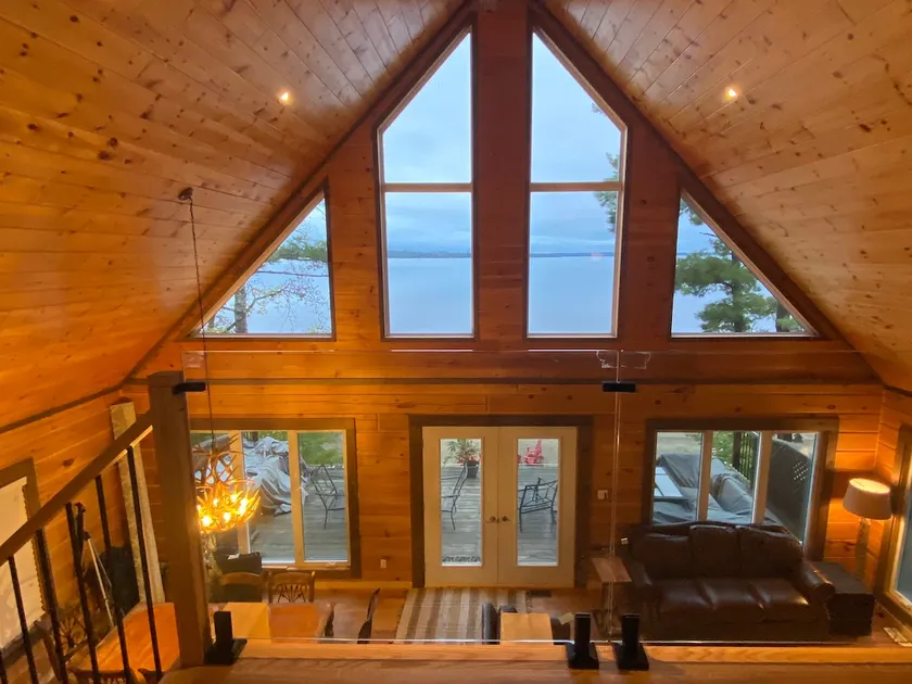 Tranquil log cabin with sandy beach, sunsets & spa - Image 1