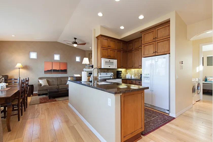 Two Masters Suites, Walk to Beach, garage, bikes - Image 1