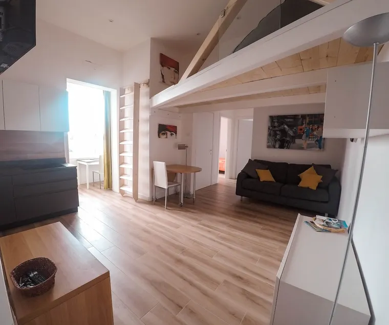 The Artist's Loft House - Brand new, downtown area - Image 1