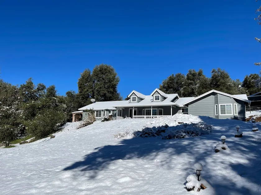 Spacious 3 BR Near Yosemite Park – 19 Miles Away - Image 1