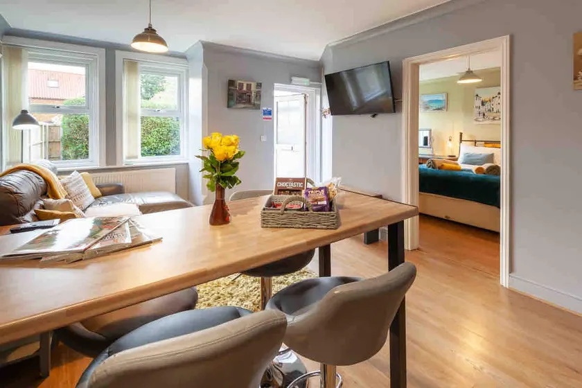 Spacious 2-Bed/Free Parking/Close to Sandringham - Image 1
