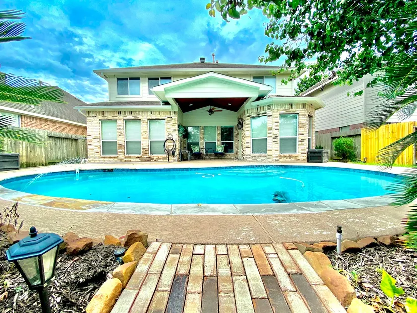 Cozy Home with Private Pool and Lake View. - Image 1