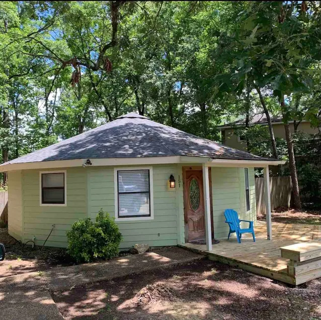 The Octagon House! Cozy, Quiet, Convenient. - Image 1