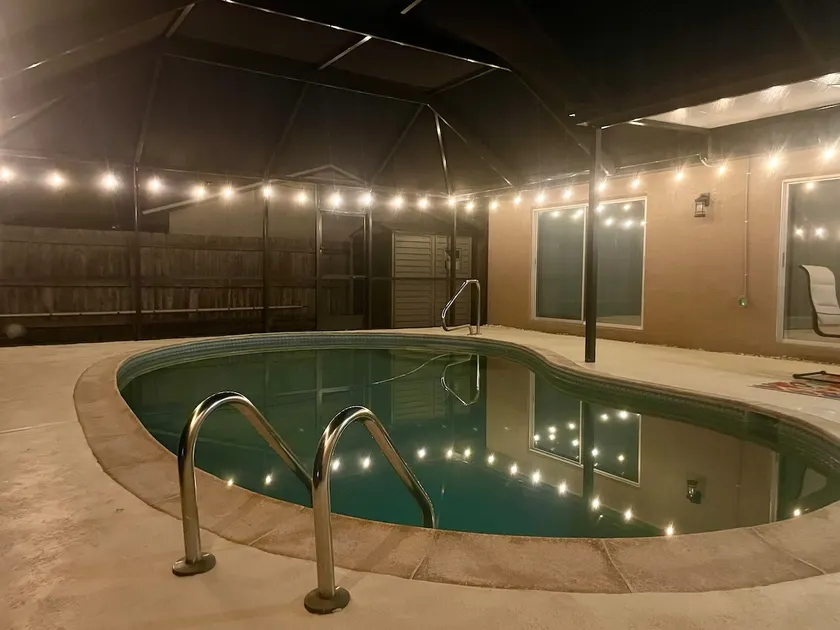 Heated Pool. 7.5 miles to Honeymoon Island. - Image 1