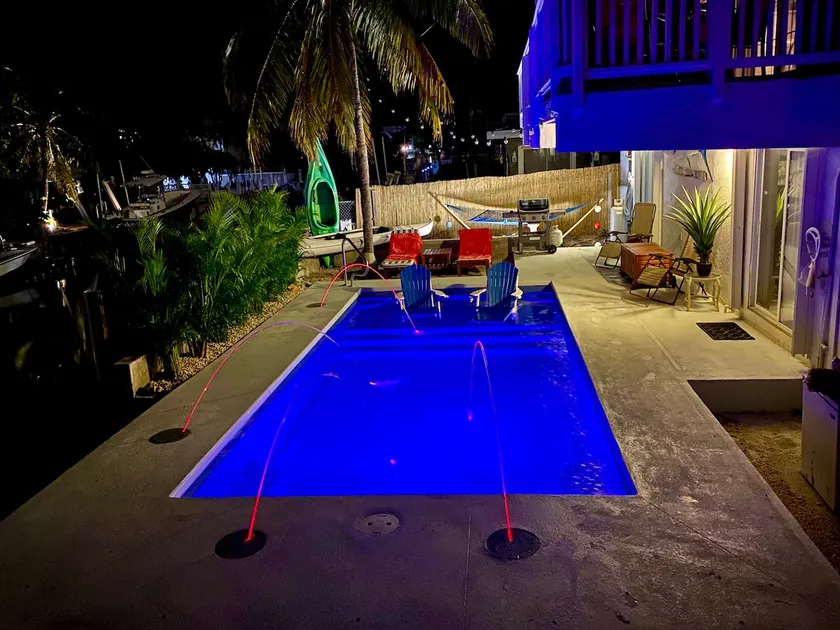 Spacious Marathon FL Pool, Canal front, w/ Kayaks - Image 1