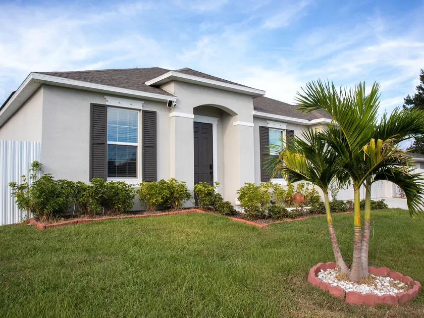 Modern Home in Palm Bay - Image 1