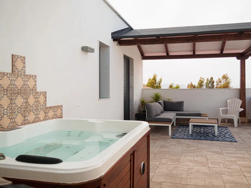 Aligma Penthouse, 5 seats, Jacuzzi for a fee - Image 1