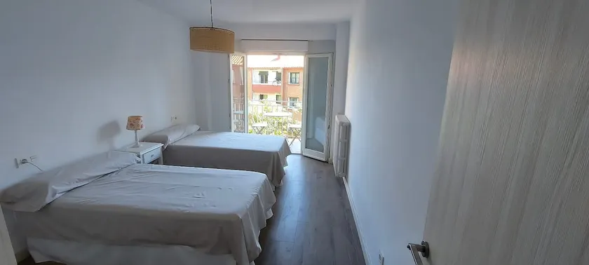 A spacious and bright apartment. - Image 1