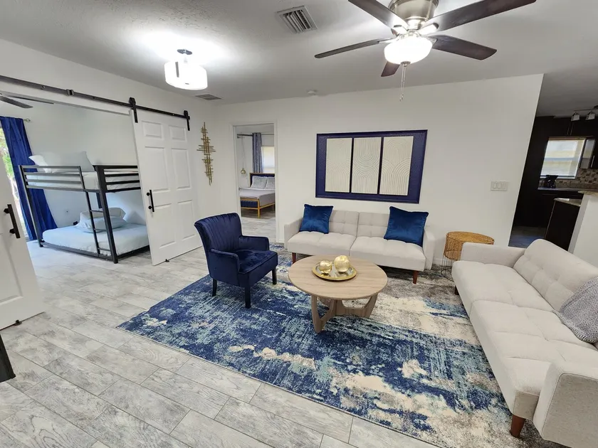 CasaDelaney DT Sodo district. Renovated Sleeps 16 - Image 1