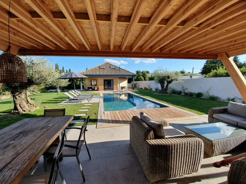 House equipped with 9x4 meter pool - Image 1