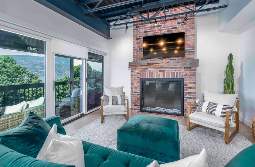 Lakefront 1 Bedroom Downtown Penthouse - Image 1