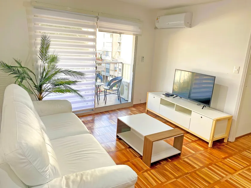 Bright apartment in a quiet and safe Pocitos neighborhood - Image 1