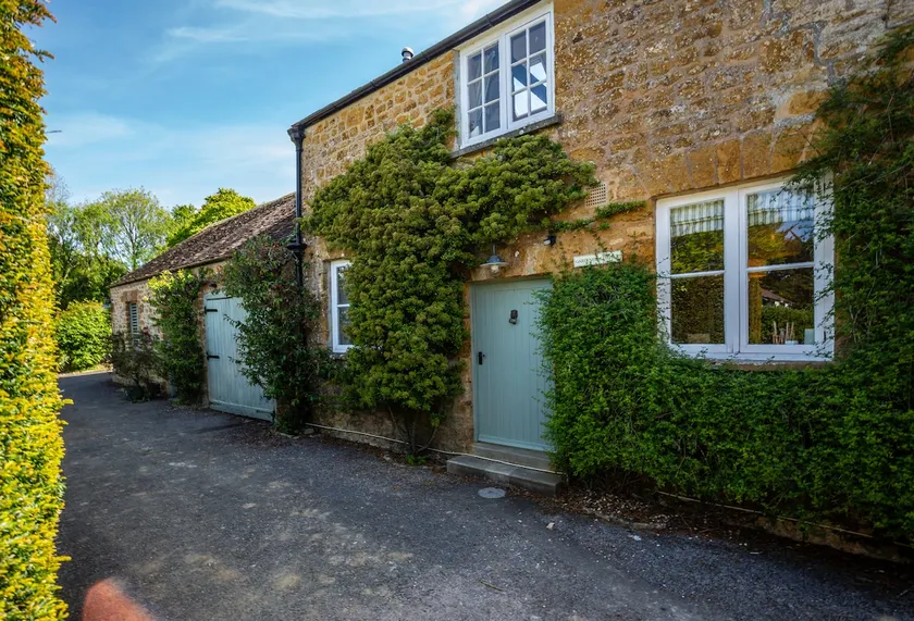 Gardeners Cottage - Image 1