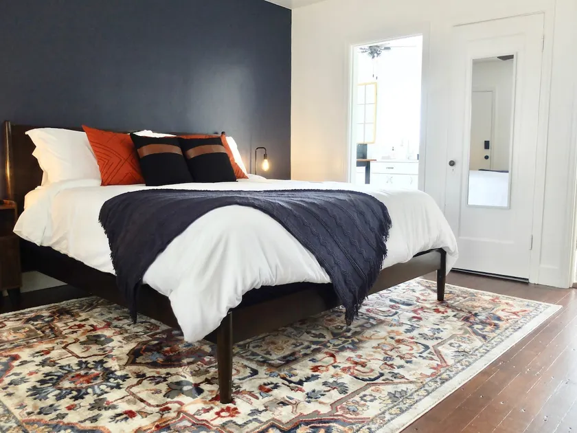 #8 Downtown Apt | Historic main street | King Bed - Image 1