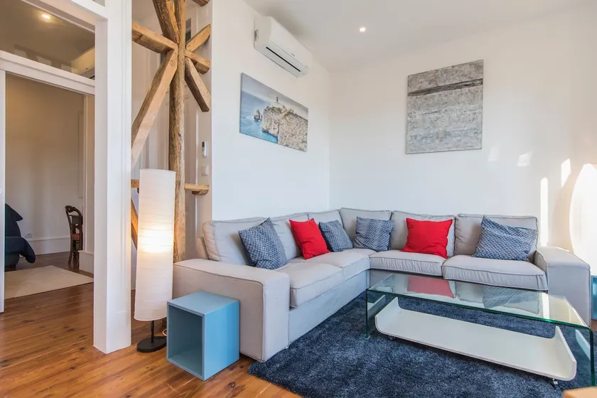 Comfortable Apartment with River View by LovelyStay - Image 1