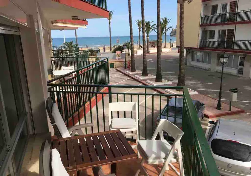 Peñiscola in the beachfront - Image 1