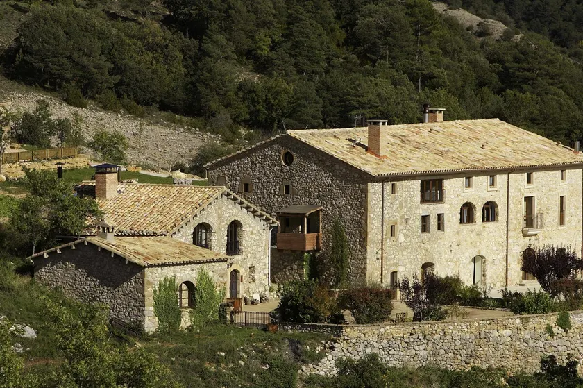 Puigarnau: unique farmhouse in the region - Image 1
