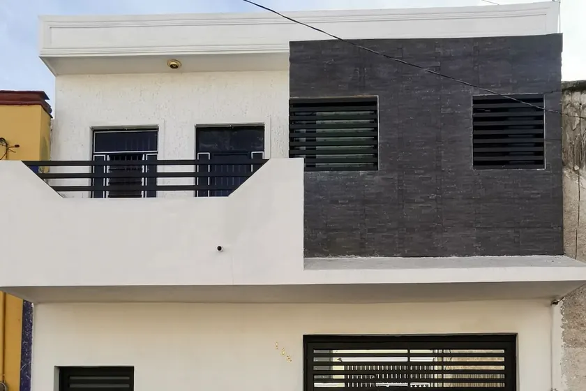 Centrally located apartment on Zaragoza Street - Image 1