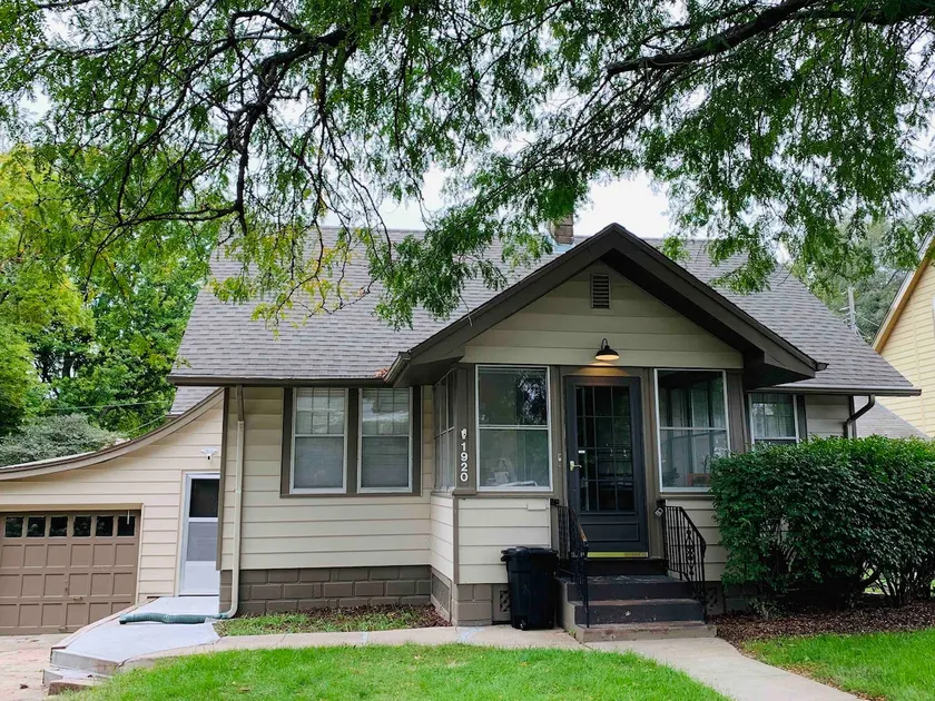 Central & Cozy home near Field Club, Fenced yard - Image 1