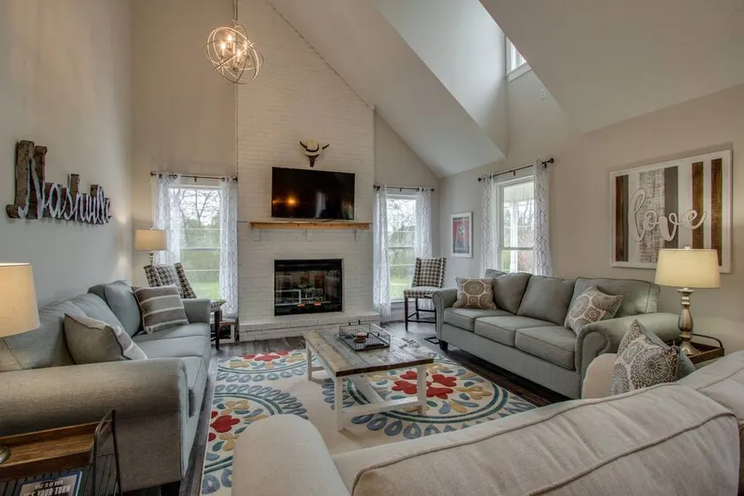 North Nashville Farmhouse - Image 1