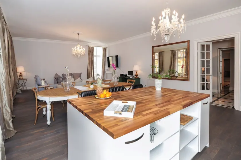 Silver Suite Five Stars Holiday House - Image 1